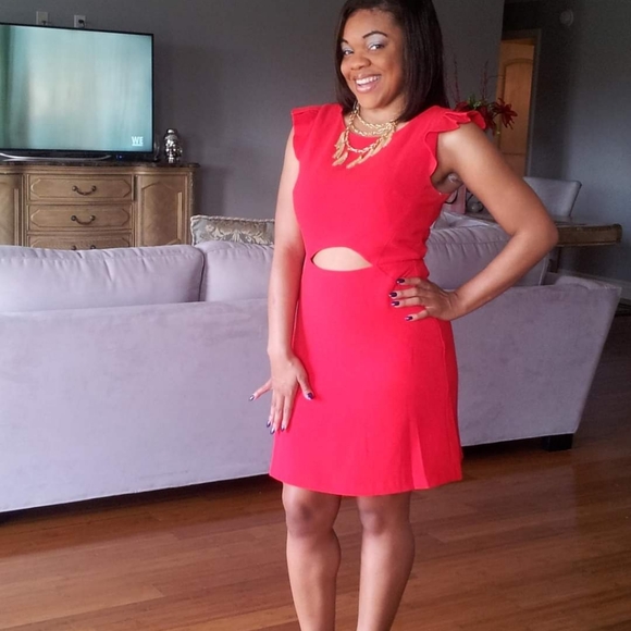 Gianna Bini (GB) red dress 🍒❤️🌸 is apple red it features a front opening - Picture 1 of 3
